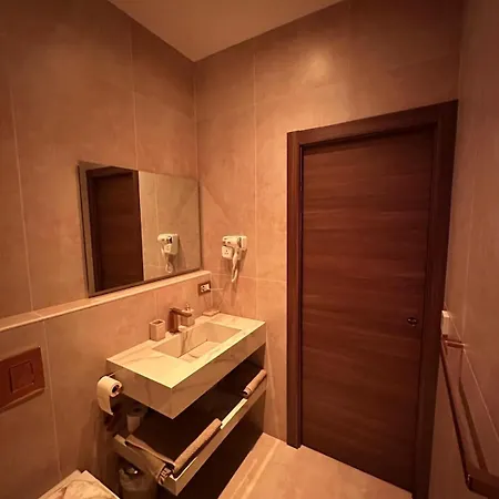 A Dolce Casa Romana Lux Jacuzzi Metro A 2 Min Appartement *